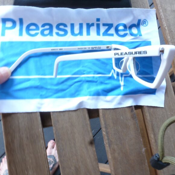 PLEASURES x AKILA Nemesis 1806 White Sunglasses - Picture 4 of 9